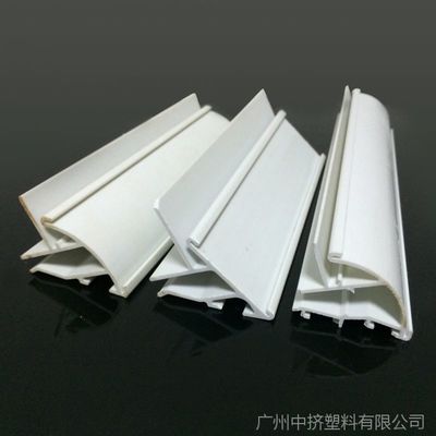 建筑构件的绿色革新 从PVC挤出型材到竖向拉缝技术的应用